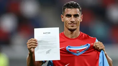 Charlton defender Lloyd Jones extends contract