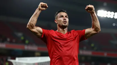 Lyndon Dykes snubs Charlton for Millwall move in EFL