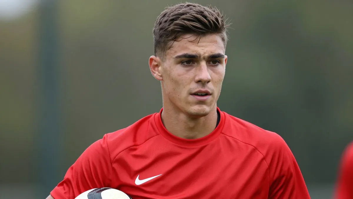 Charlton Athletic have signed New Zealand defender Tyler Bindon on loan from Nottingham Forest, as the club sits top of...